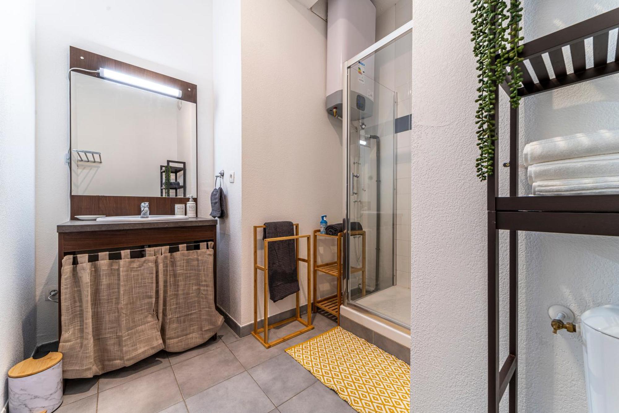 Stay Cosy Lille I Tourcoing - Appartement - Hypercentre - Parking Securise - Wifi - Netflix - Cuisine Esterno foto